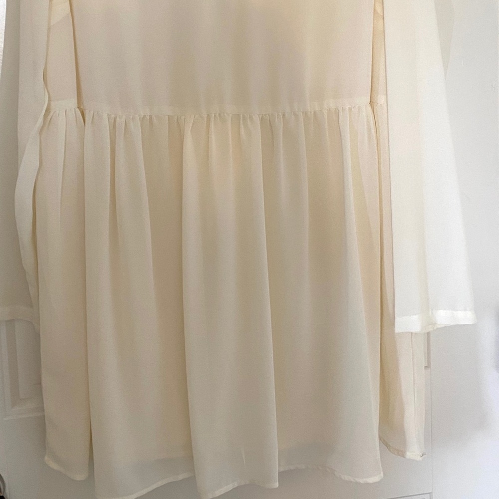 The cutest dress I’ve ever seen - Picture 2 of 3